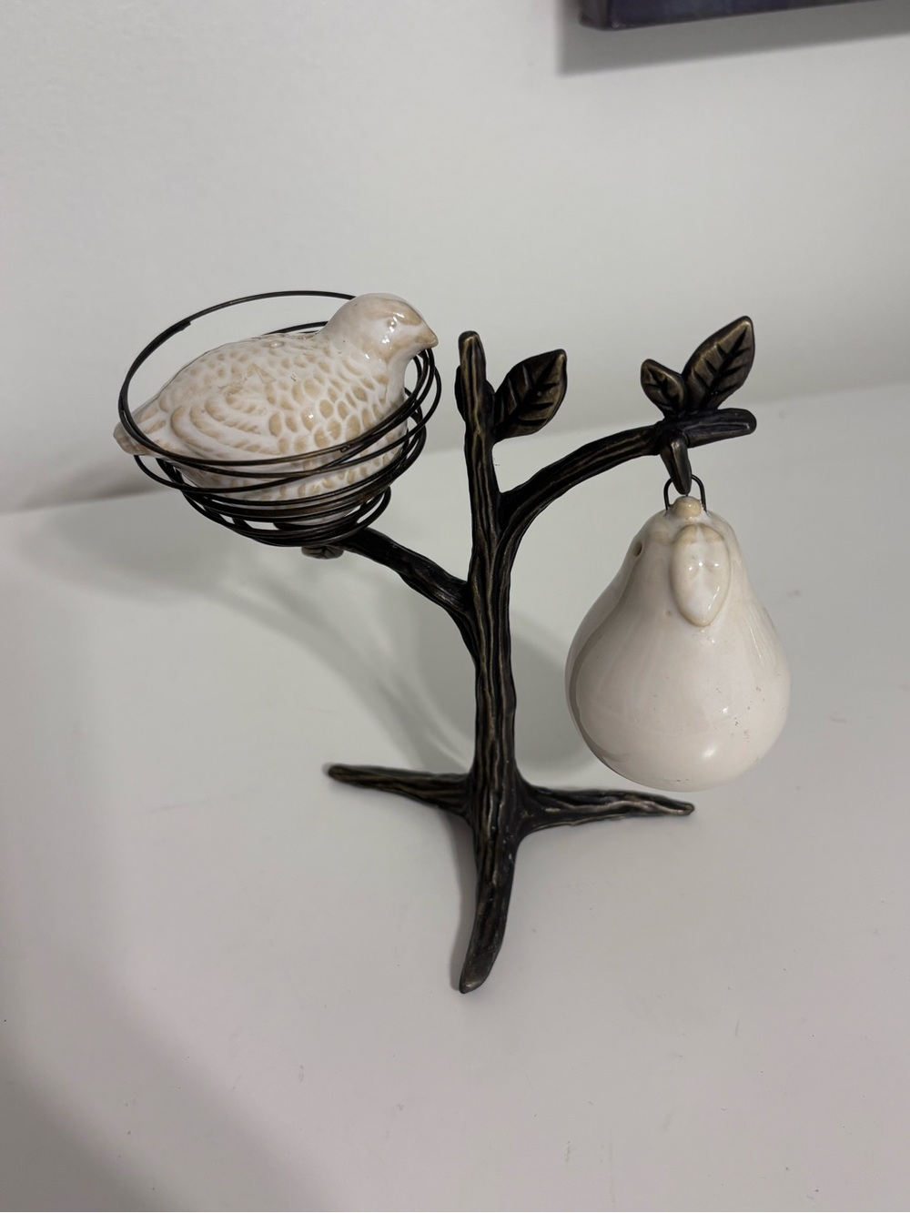POTTERY BARN Partridge in a Pear Tree Salt /Pepper Shakers Set Bird Nest